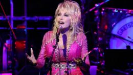 Lutto nella musica, morta a 80 anni la cantante country Dolly Parton