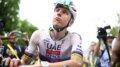 Pogacar cade e si ritira dalla Vuelta, sprint di Coquard e Mas in maglia rossa