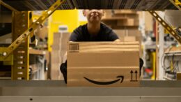 Lavoro: Amazon-Swg, 58% italiani favorevole a donare ferie a colleghi in difficoltà