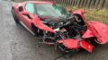 Perde il controllo sul bagnato e si schianta con la Ferrari da 300mila euro: lui illeso, l’auto a pezzi