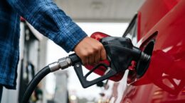 BENZINA SOPRA LA SOGLIA PSICOLOGICA DEI 2 EURO