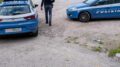 Milano, aggressione contro la polizia: circondano una volante, calci e pugni agli agenti e li minacciano con i cani