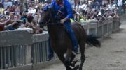 Il fantino Giovanni Atzeni in miglioramento dopo il trauma cranico subito al termine del Palio di Siena