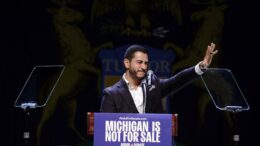 Usa, El-Sayed vince primarie Dem per il Senato in Michigan. Trump: “Un perdente comunista che odia ebrei e Israele”