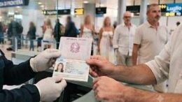 Spagna, controlli per arrivi da Italia. Media: “Verifiche a campione su un 5-10% dei passeggeri”