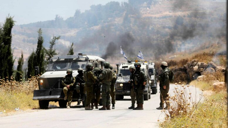 Attivisti italiani in Cisgiordania allontanati da Idf, fonti: “Stanno bene, evacuati in altro villaggio”