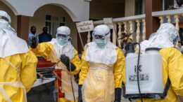Ebola, il co-scopritore del virus: “Si diffonde a velocità mai vista”