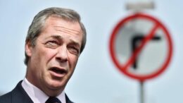 Farage contro tutti a Clacton: 34 candidati (con Count Binface) e una maxi scheda elettorale