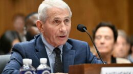 Fauci colpevole di oltraggio al Congresso, ora rischia processo