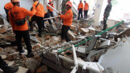 Terremoto in Indonesia, 47 morti e 2mila sfollati. Caccia ai dispersi