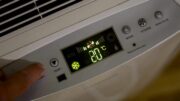 Caldo, come affrontare le notti tropicali: i quattro consigli (fondamentali) dell’esperto