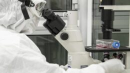Nuovi virus creati con l’intelligenza artificiale: “E’ una svolta per produrre farmaci e terapie”