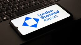 Cyberattacco aeroporti nel Regno Unito, hacker chiedono un riscatto