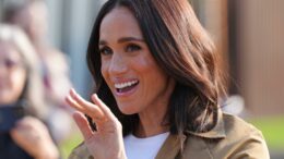 Meghan Markle compie 45 anni ma Buckingham Palace la snobba: nessun messaggio di auguri per il compleanno