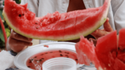 Poche calorie e tanti benefici, la ‘scoperta’ sulla buccia di anguria: “Non buttatela”