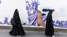 Iran, Teheran avverte Washington: “Produzione di armi triplicata, pronti a una guerra lunga”