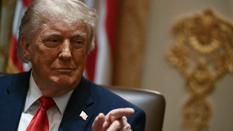 Trump annuncia: “Guerra economica all’Iran”. E minaccia sanzioni contro chi aiuta Teheran