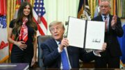 Trump cambia le ‘regole’ per i vaccini dei bambini: “Ora tassi elevati di autismo”