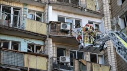 Escalation Ucraina, Russia attacca ancora la capitale. Kiev colpisce raffineria a 1000 chilometri dal fronte