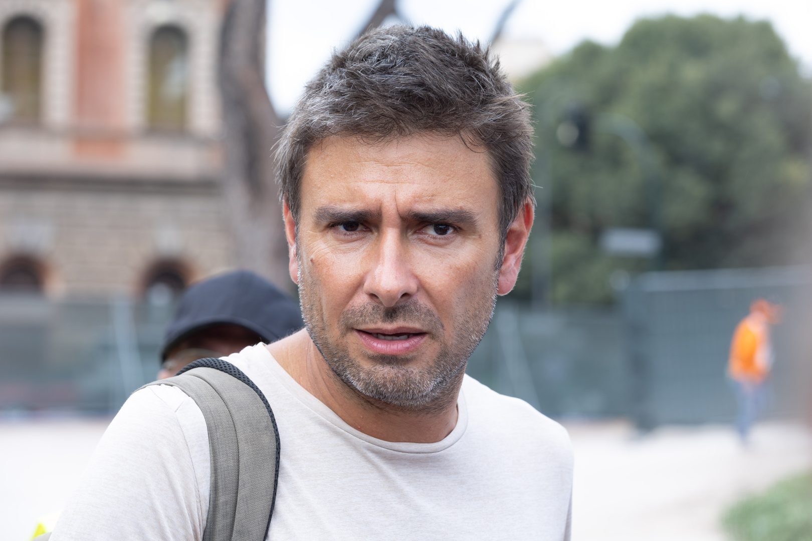 Rinviato il rientro di Alessandro Di Battista in Italia, è stato operato a Cuba Rinviato il rientro di Alessandro Di Battista in Italia, è stato operato a Cuba