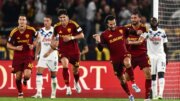 Roma rimonta l’Atalanta nel finale: 2-1 e vetta con l’Inter