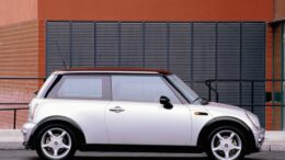 Mini celebra 25 anni in Italia, oltre 480mila vetture vendute dal debutto