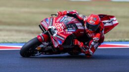Marc Marquez vince la Sprint a Misano, preceduti Bezzecchi e Martin