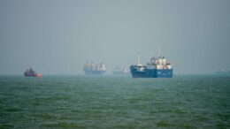 Nave iraniana colpita nello Stretto di Hormuz, un morto e tre feriti