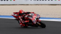 Marc Marquez trionfa al Gp di San Marino, Bezzecchi subito out