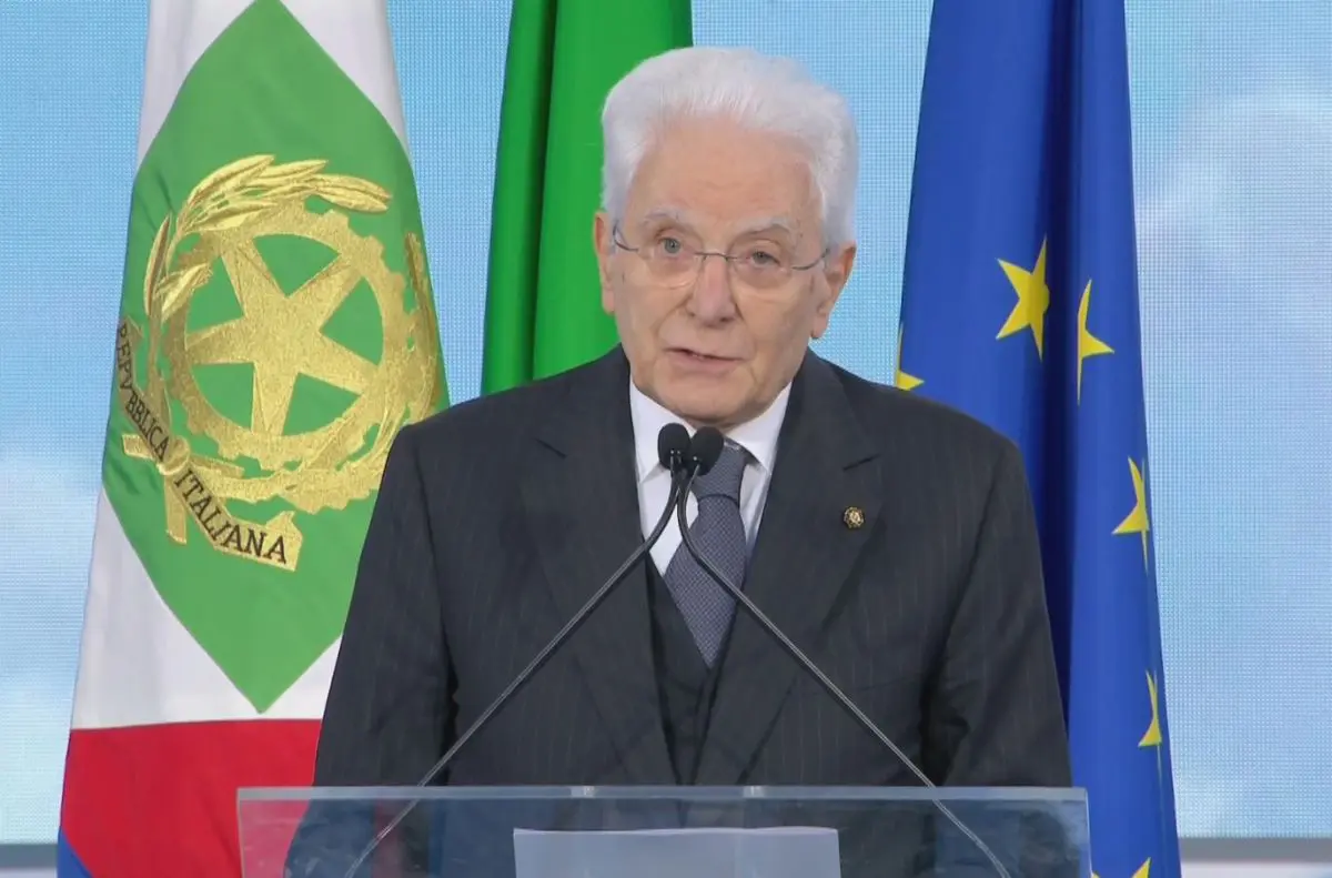 Mattarella “La scuola è aperta a tutti, deve unire e non lacerare” Mattarella “La scuola è aperta a tutti, deve unire e non lacerare”