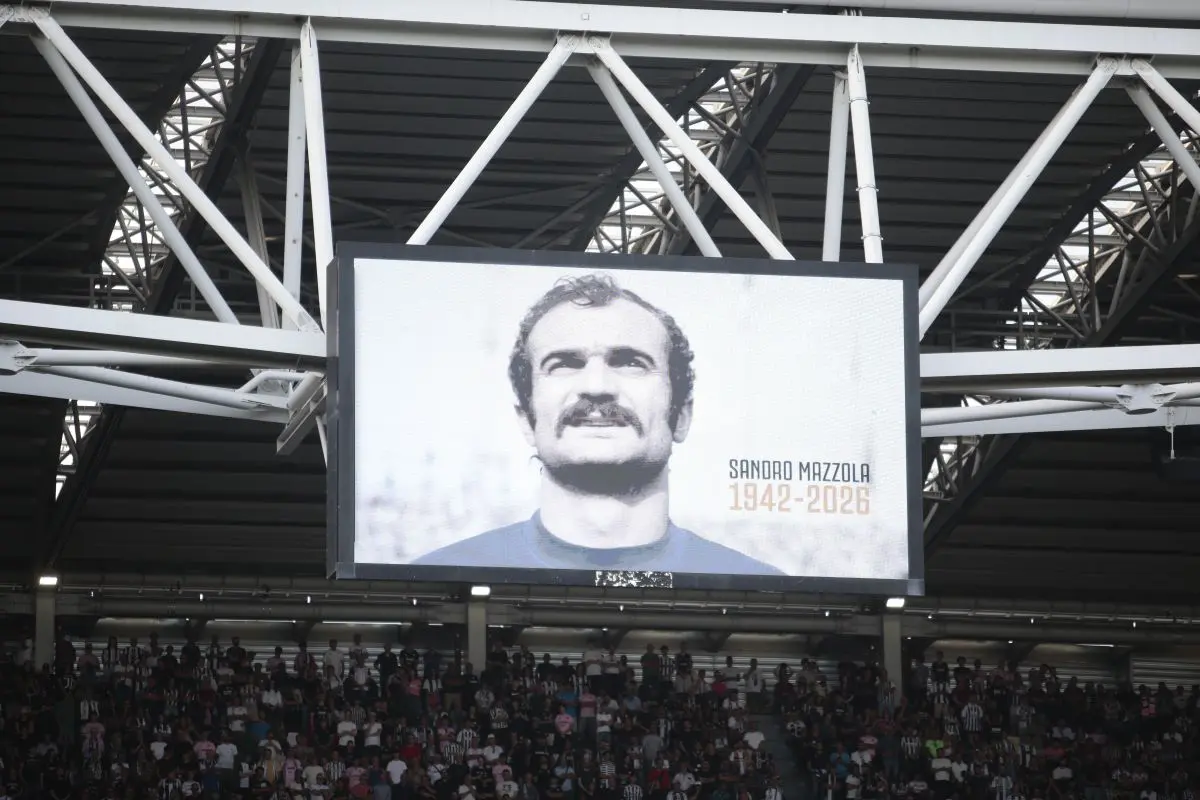 Tifosi di spalle durante il minuto di silenzio per Mazzola, Juventus multata Tifosi di spalle durante il minuto di silenzio per Mazzola, Juventus multata