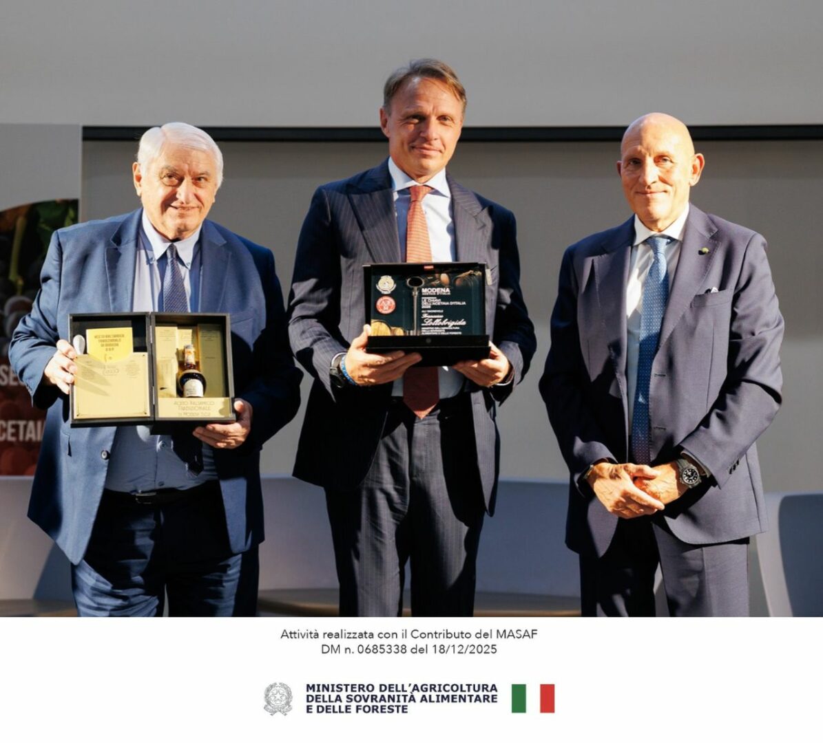 Le Terre del Balsamico, consegnate le Chiavi dell’Acetaia d’Italia a Lollobrigida Le Terre del Balsamico, consegnate le Chiavi dell’Acetaia d’Italia a Lollobrigida