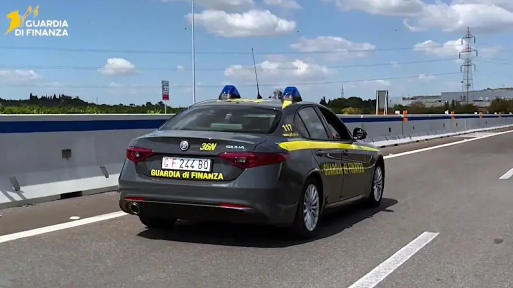 ‘Ndrangheta, sequestrati oltre 4,7 milioni a due soggetti vicini a clan Mancuso ‘Ndrangheta, sequestrati oltre 4,7 milioni a due soggetti vicini a clan Mancuso