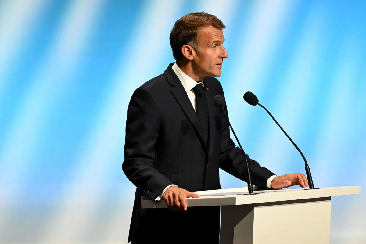 Ue, Macron “Ritrovare coraggio dei fondatori contro il ritorno dei nazionalismi” Ue, Macron “Ritrovare coraggio dei fondatori contro il ritorno dei nazionalismi”
