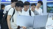 Cina, gli utenti dell’IA generativa superano quota 700 milioni