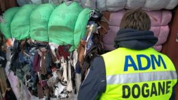 Maxi sequestro di 500 tonnellate di rifiuti tessili al porto di Livorno