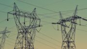 DIPENDENZA DAL GAS, ONERI DI SISTEMA E PESO DELLE COMPONENTI FISCALI FANNO DELL’ELETTRICITA’ ITALIANA UNA DELLE PIU’ CARE DEL MONDO