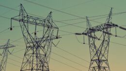 DIPENDENZA DAL GAS, ONERI DI SISTEMA E PESO DELLE COMPONENTI FISCALI FANNO DELL’ELETTRICITA’ ITALIANA UNA DELLE PIU’ CARE DEL MONDO