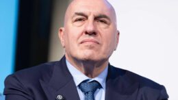 Iran, Crosetto: “Passaggio navi italiane per Bab el-Mandeb senza attendere l’Ue e con la nostra Marina”