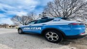 La Polizia di Stato di Padova denuncia per abbandono di minore un 51enne per aver lasciato la figlia di 7 anni chiusa in macchina, parcheggiata in prato della valle, sotto al sole un’ora mentre andava a fare la spesa.
