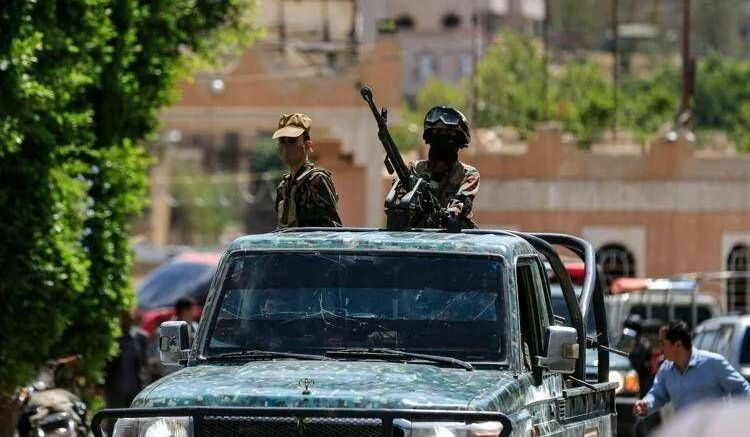 Houthi lanciano attacchi contro siti sensibili a Riad e impianti petroliferi a Yanbu in Arabia Saudita