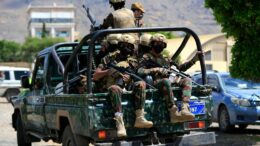 Iran-Houthi, doppia minaccia per le vie del petrolio. Arabia vuole raid Usa in Yemen, Trump dice no