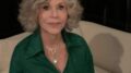 Jane Fonda contro Trump: “Tempi spaventosi e pericolosi negli Usa, fermiamo l’autoritarismo”