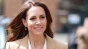 Principessa Kate Middleton a sorpresa nell’ospedale dove curò cancro, ringrazia medici e incontra pazienti
