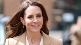Principessa Kate Middleton a sorpresa nell’ospedale dove curò cancro, ringrazia medici e incontra pazienti