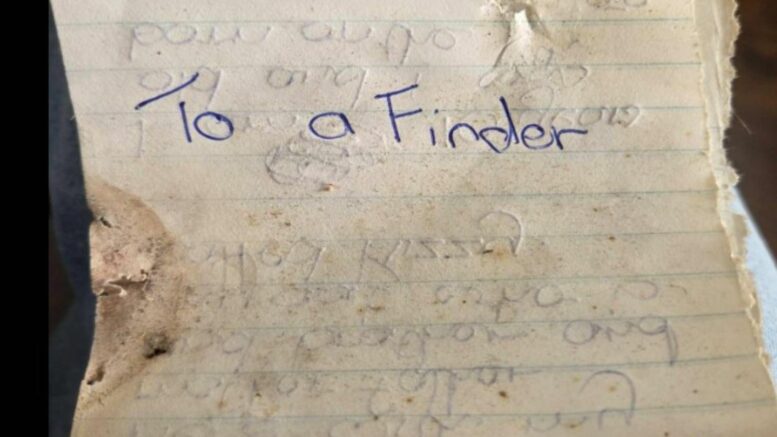 Ristrutturano casa e trovano una lettera di 44 anni fa: “A chi mi troverà…”