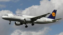 Power bank prende fuoco su volo di Lufthansa: volo Francoforte-Lisbona dirottato a Lione