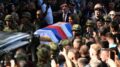 Serbia, migliaia a Belgrado per i funerali di Mladic. Ue: “Era un criminale”
