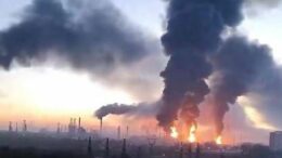 Ucraina, maxi attacco contro la Russia: colpita raffineria. Sindaco Mosca: “Vogliono sabotare elezioni”