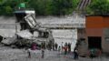 Nepal, cittadino cinese estratto vivo da un tunnel a 10 giorni dall’alluvione